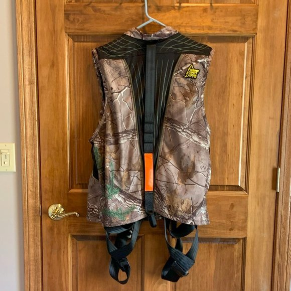 NWOT, HUNTER SAFETY SYSTEM VEST, L-XL, REALTREE CAMO PATTERN - Picture 4 of 6